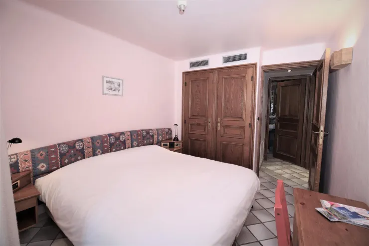 Double bedroom King size bed