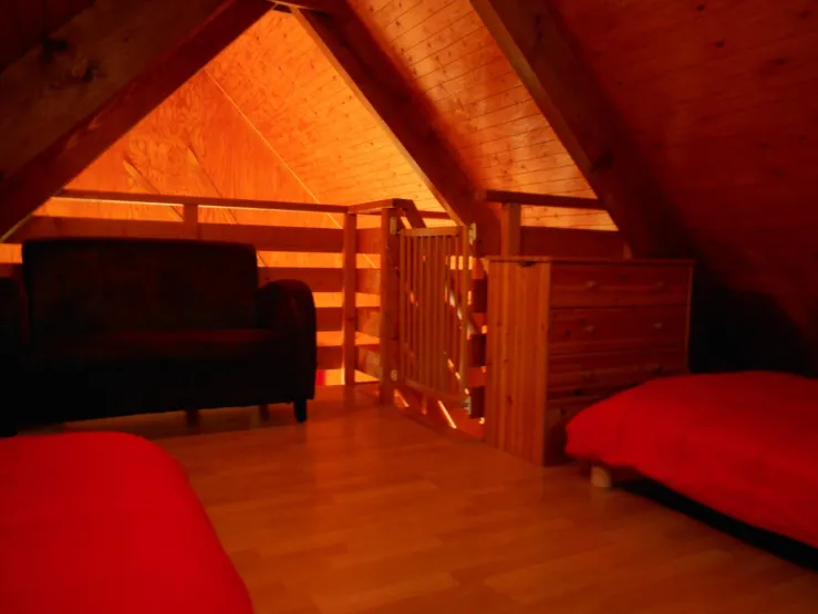 chambre en mezzanine - 2 lits d'1 personne