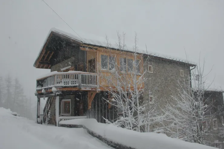 Vue hiver côté Est du chalet.