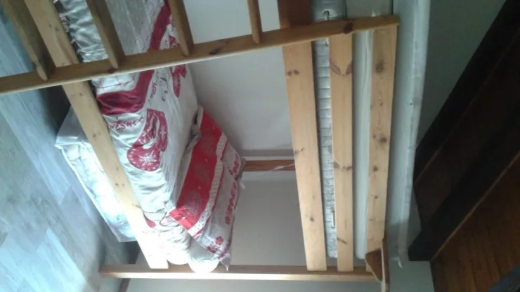chambre avec lits superposés 90X190 et placards