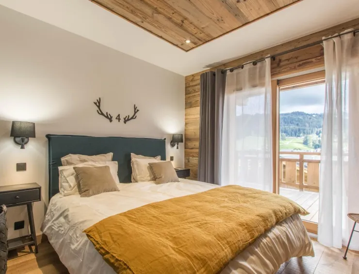 Double bedroom with en-suite shower room and wc, opening onto a south-facing terrace