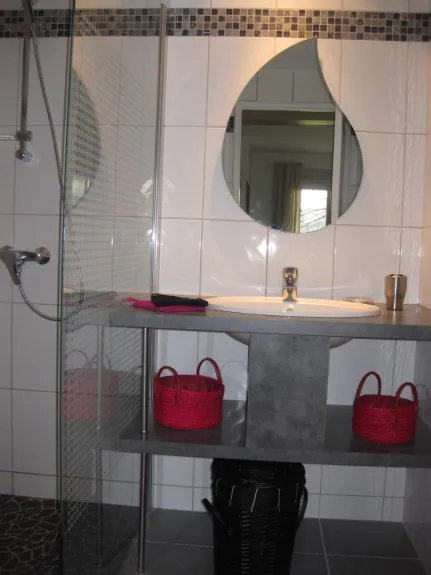 Douche à l'italienne paroi en verre sécurit