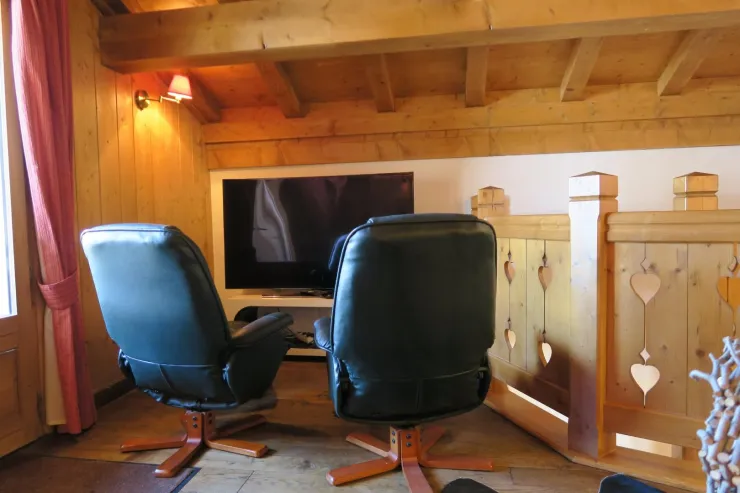 SmartTV room with Bluray and home cinema.