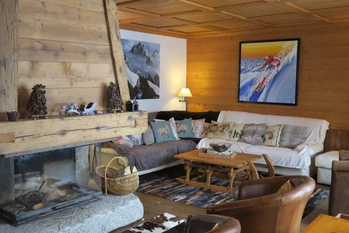 Living room and fire place.