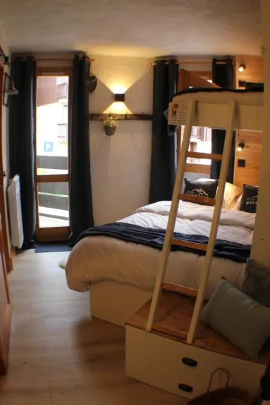 Second room (bunk bed : double 140x200cm + 1 single bed 90x190cm) + usb chargers + dresser