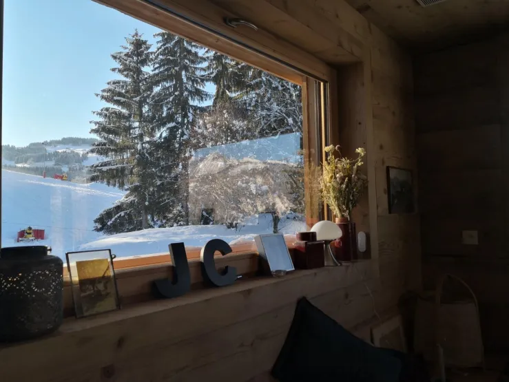 Une des vues du salon, hiver 
