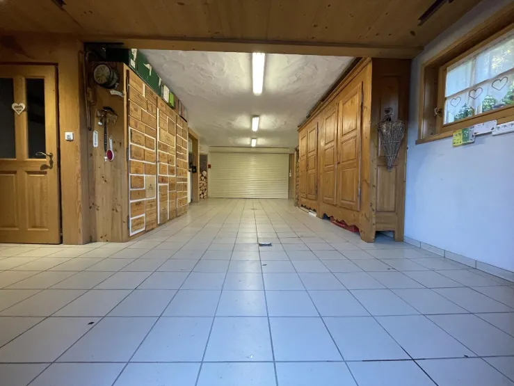 Garage emplacement 2 véhicules ,ouverture de porte electrique
