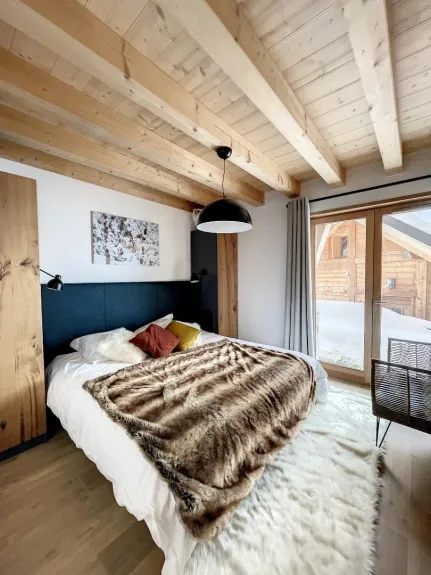 Garden floor with a double bed.
