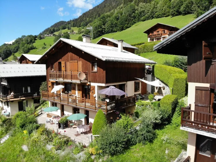 Le chalet, les 2 studios sont au rez-de-chaussée.