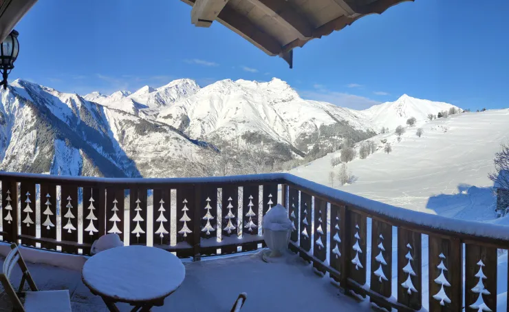 The terrace with a 180° view of the mountains and no facing walls