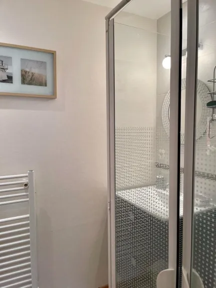 Salle d’eau ( chambre du haut , suite parentale )