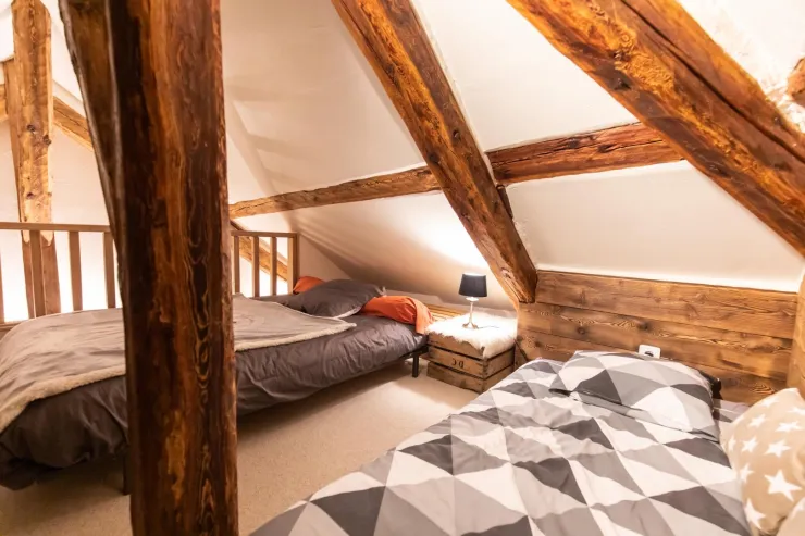Dortoir sur la mezzanine , 3 places ( lit double en 140 et lit simple en 90 )