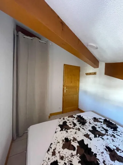 Chambre lit double et rangements