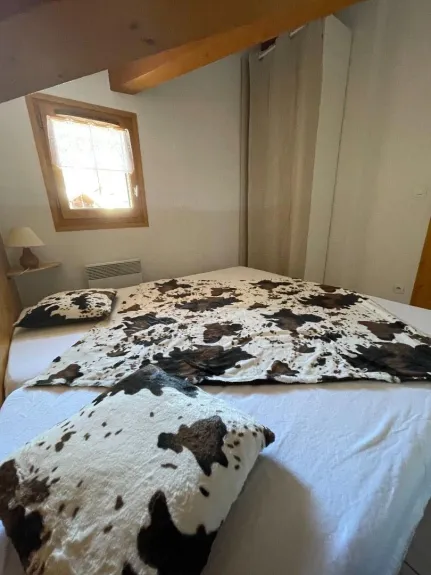 Chambre lit double et rangements