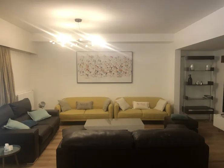 Salon avec TV connectée Grand Ecran