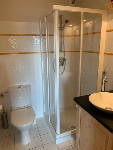 Salle de douche de la chambre parentale