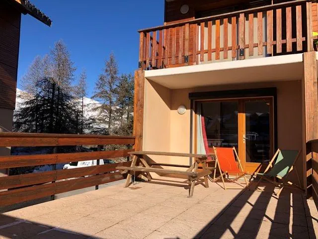 Vue de l'appartement depuis la terrasse.