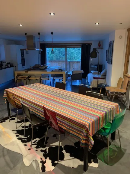 dinner table (up to 12 person)