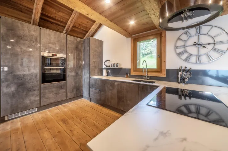 New modern, fully equipped kitchen