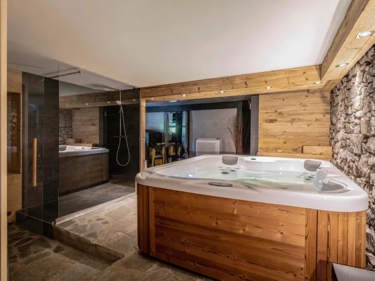 Sauna & jacuzzi