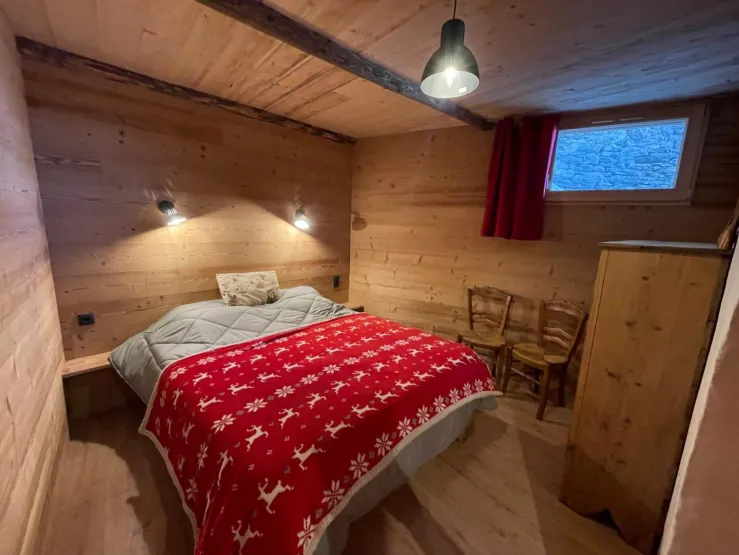Bedroom with king size bed