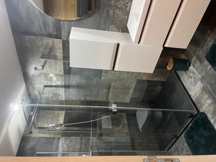 Salle de bain moderne toilettes