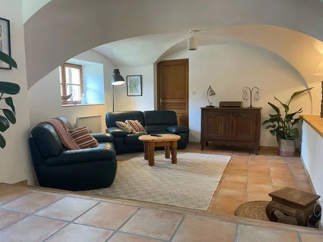 The cosy lounge area gives a great new LG OLED 4K SMART TV with Netflix, Amazon Prime TV, Apple TV and Orange cable TV and Molotov for any channel you may want to use. It has orange Pro fibre WiFi throughout the home on its private connection. 