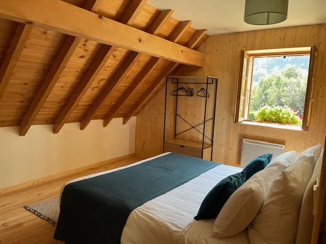 Room 2 can be made as a king size double room or as a twin