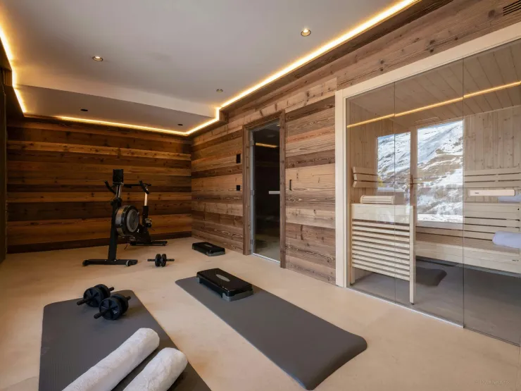 Espace de sport avec jacuzzi
