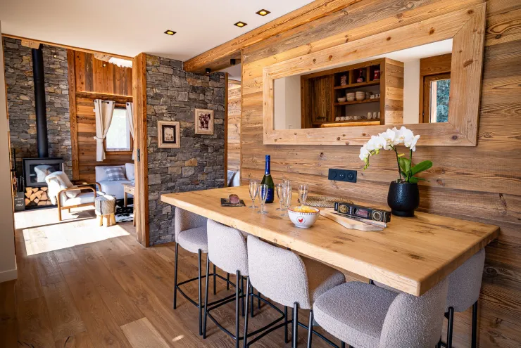 A high-table area for breakfast, drinks, coffee, or working if needed...