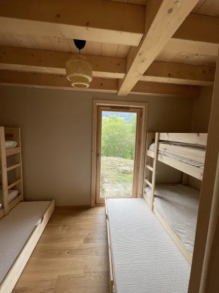 4x+2x  simple bedrooms