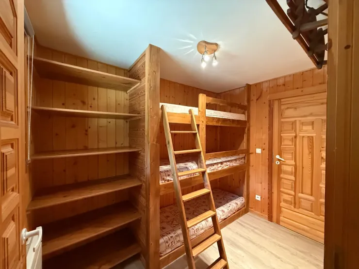 Chambre 2 
- 3 lits superposés