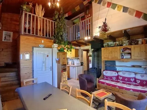 Salon, salle à manger, accès mezzanine
