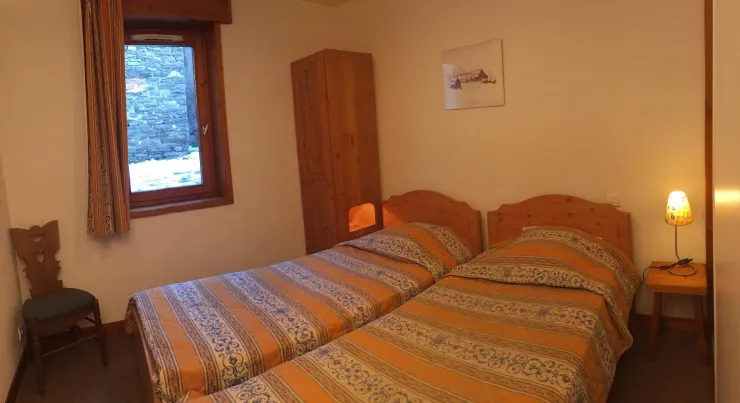 room with twin beds