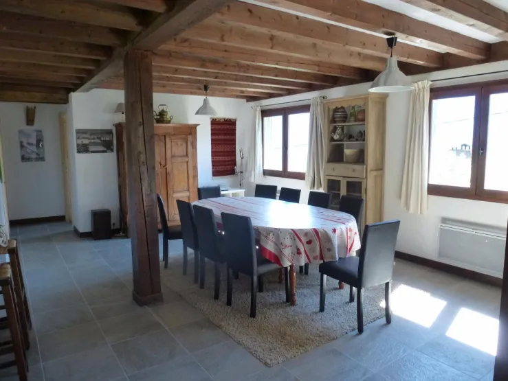salle à manger avec grande table 12 convives