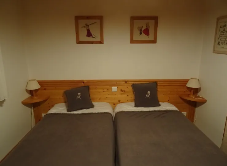 Chambre 2   3 lits de 90  non superposes    Fenêtre au nord