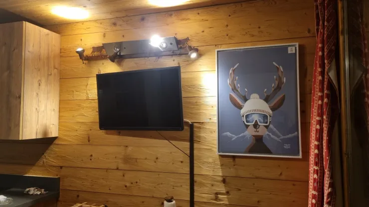 TV Led écran 82 cm 