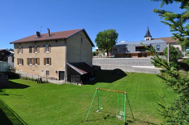 vue du jardin et de la maison