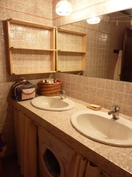 Haut du chalet une des salles de douche