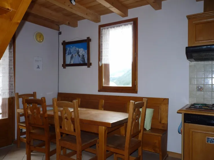 Photo 2 of the kitchen