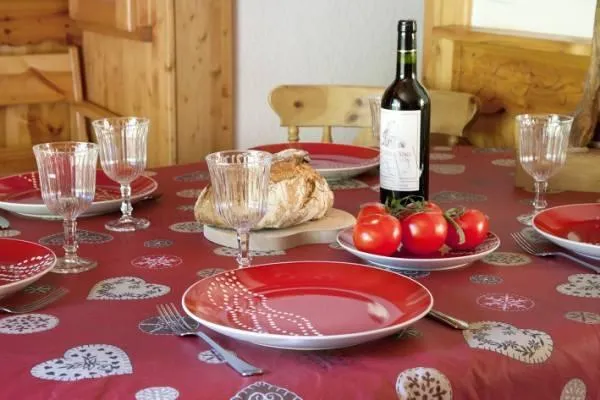 The table, the savoyard's  red
