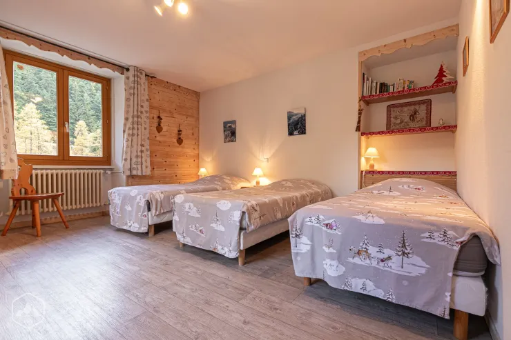 Bedroom 2.  with 3 single beds, possibility to have a king size bed (180/190)