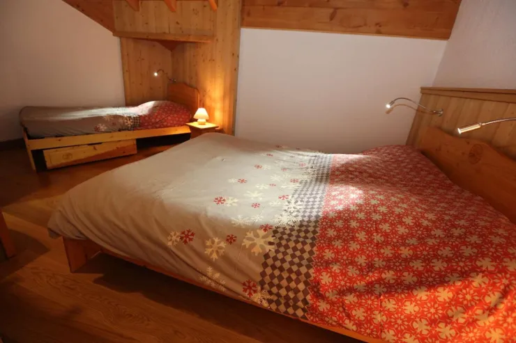 CHAMBRE 3 PERSONNES LIT VDE 160X200 ET 90X190