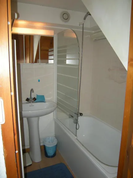 SALLE DE BAIN DU BAS