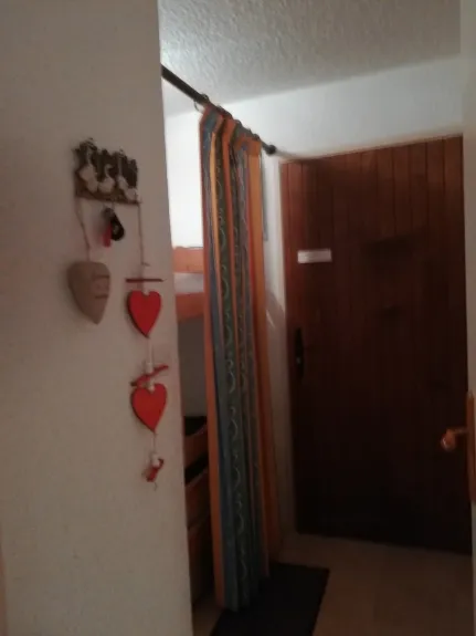 Entrance to the studio, sleeping area with 2 bunk beds, bathroom, toilet, separated from the living room by a door.