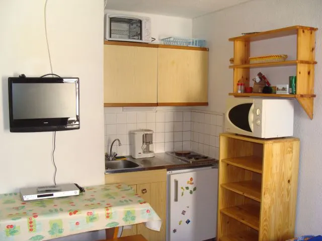 coin cuisinne et son téléviseur avec lecteur non divx 