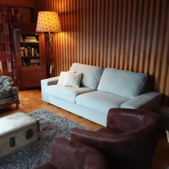 Salon.  TV. HiFi, wifi, google stick, vu spectaculaire, grand balcon. 