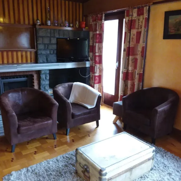 Salon avec TV, CD, WIFI, Google Stick, Netflix Account.