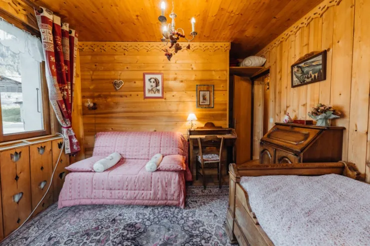 Bedroom with 1 bed 120X189cm and a sofa 140X200cm with balcony