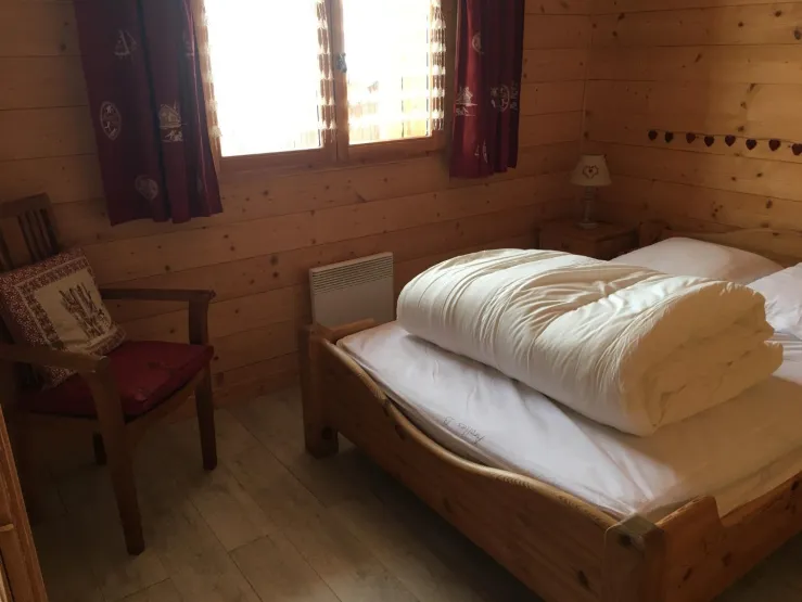 Bedroom 1 (one double bed)